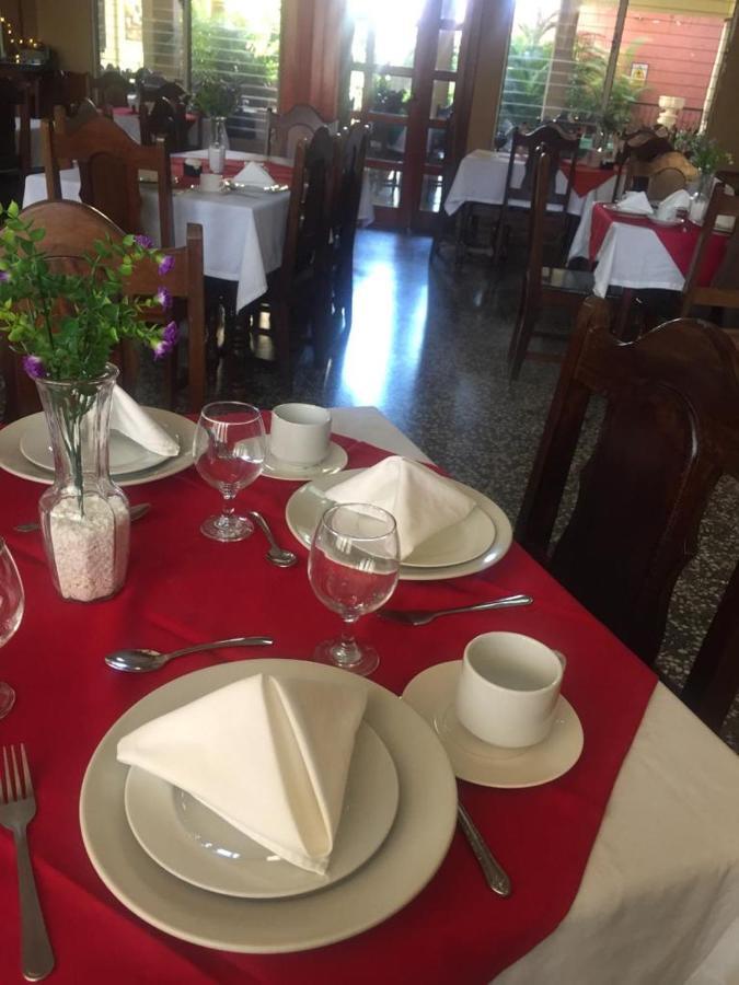 Hotel El Reformador Пуерто Бариос Екстериор снимка