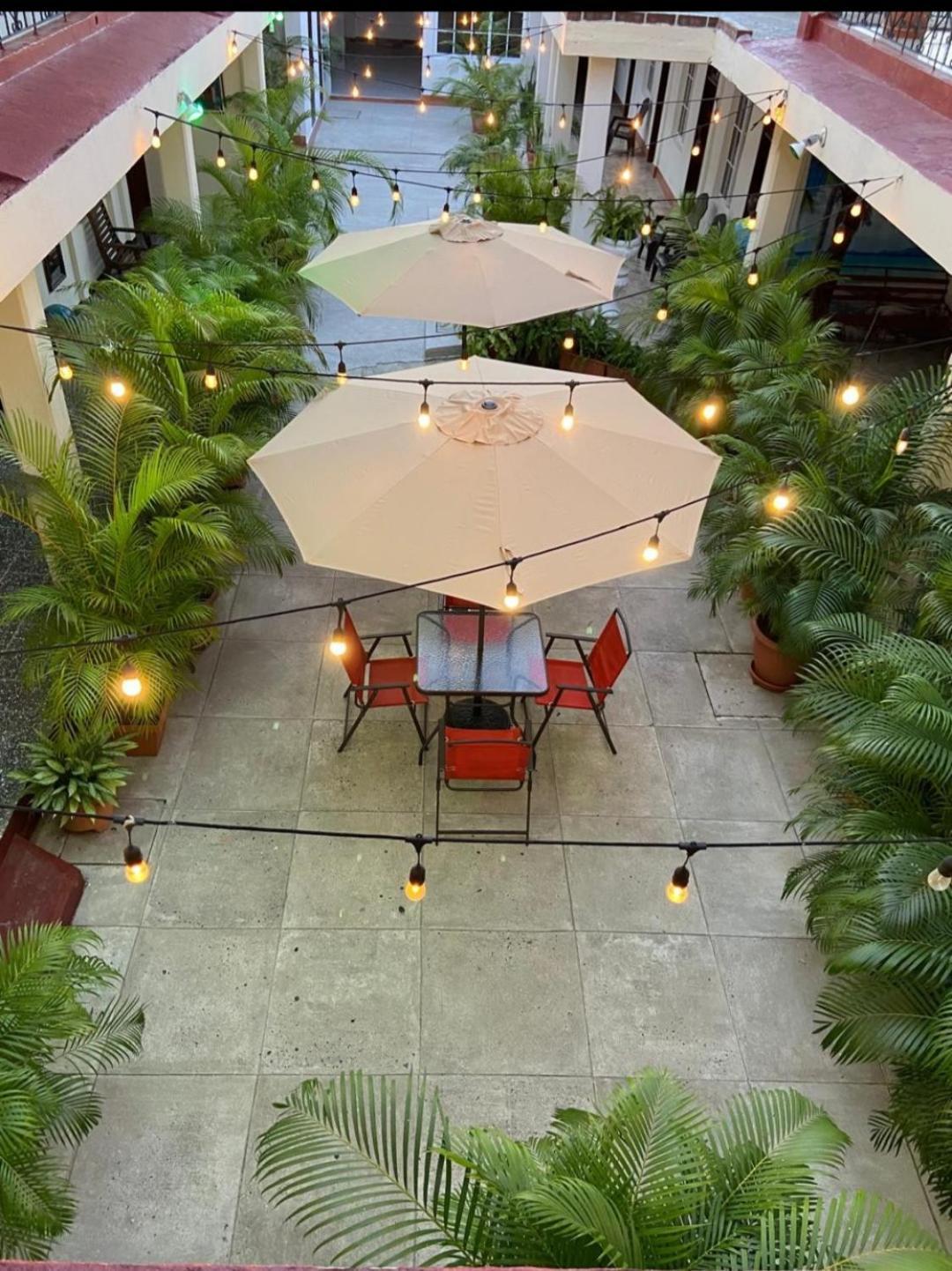 Hotel El Reformador Пуерто Бариос Екстериор снимка