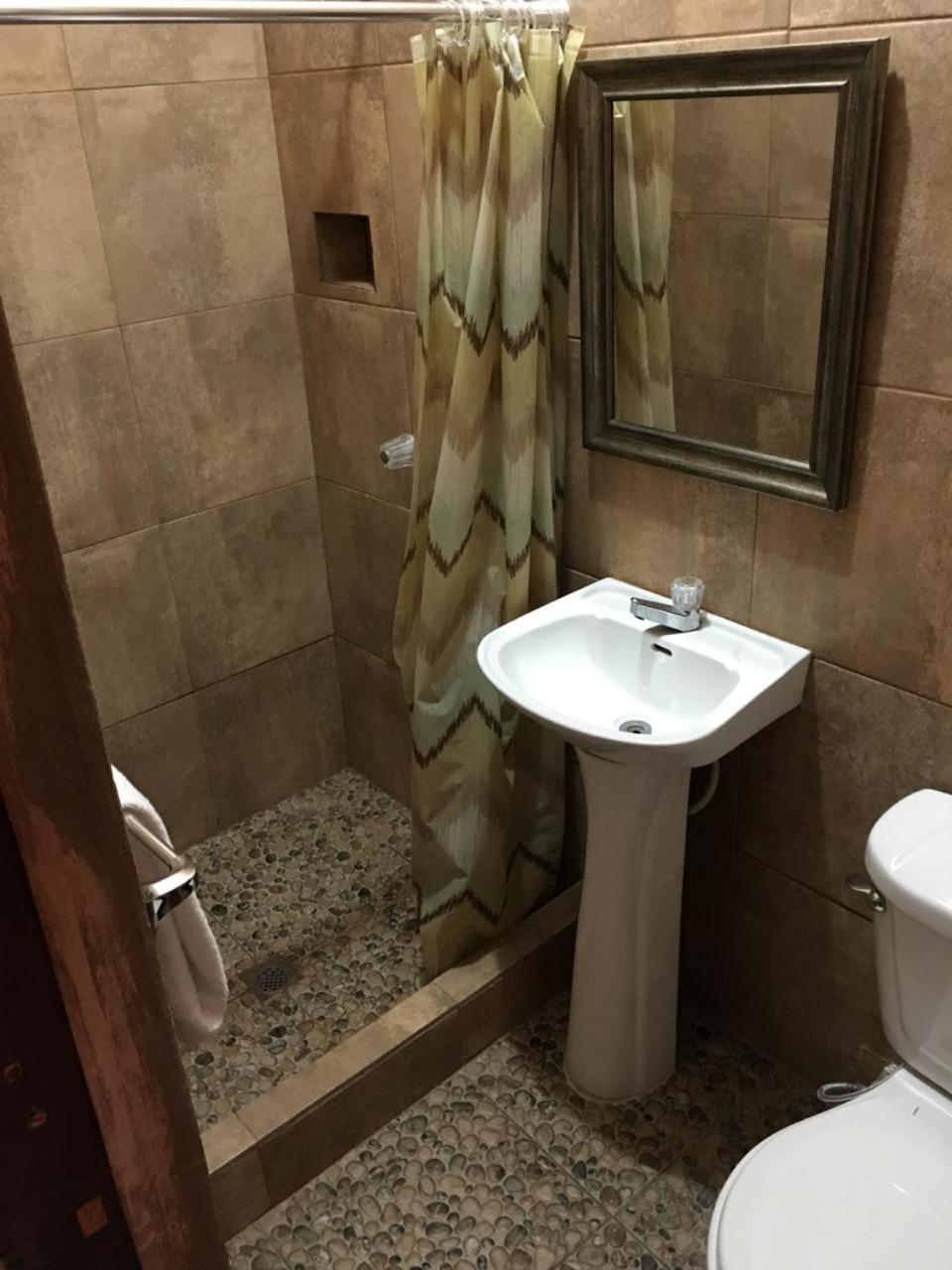 Hotel El Reformador Пуерто Бариос Екстериор снимка