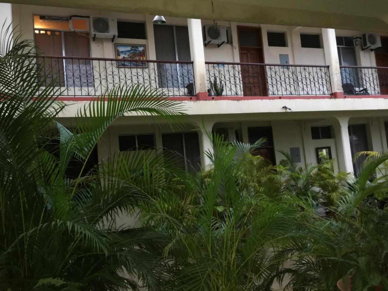 Hotel El Reformador Пуерто Бариос Екстериор снимка