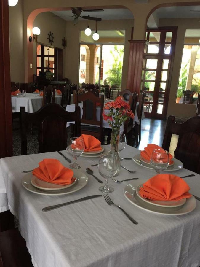 Hotel El Reformador Пуерто Бариос Екстериор снимка