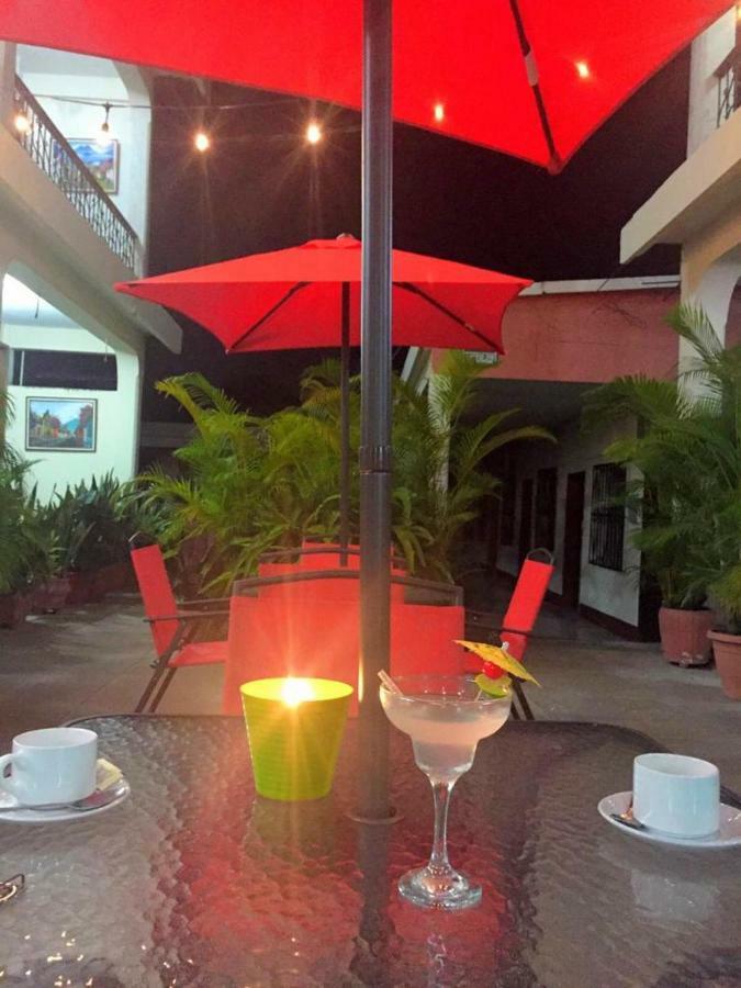 Hotel El Reformador Пуерто Бариос Екстериор снимка